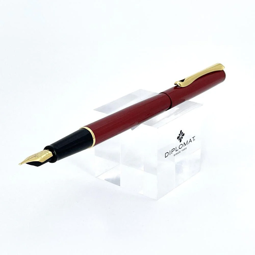 Diplomat Fountain Pen - Traveller Dark Red - Image 4