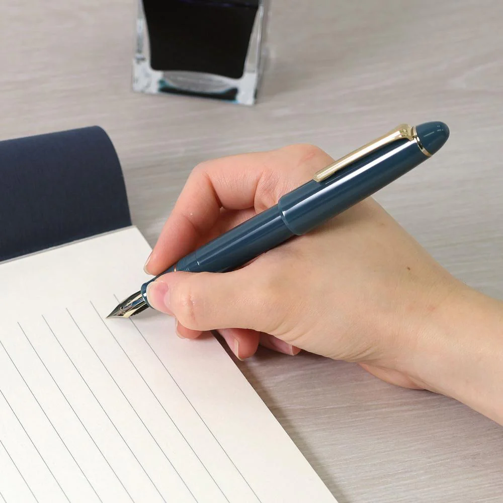 Sailor Fountain Pen - 1911 Casual L Gold Trim - Image 6