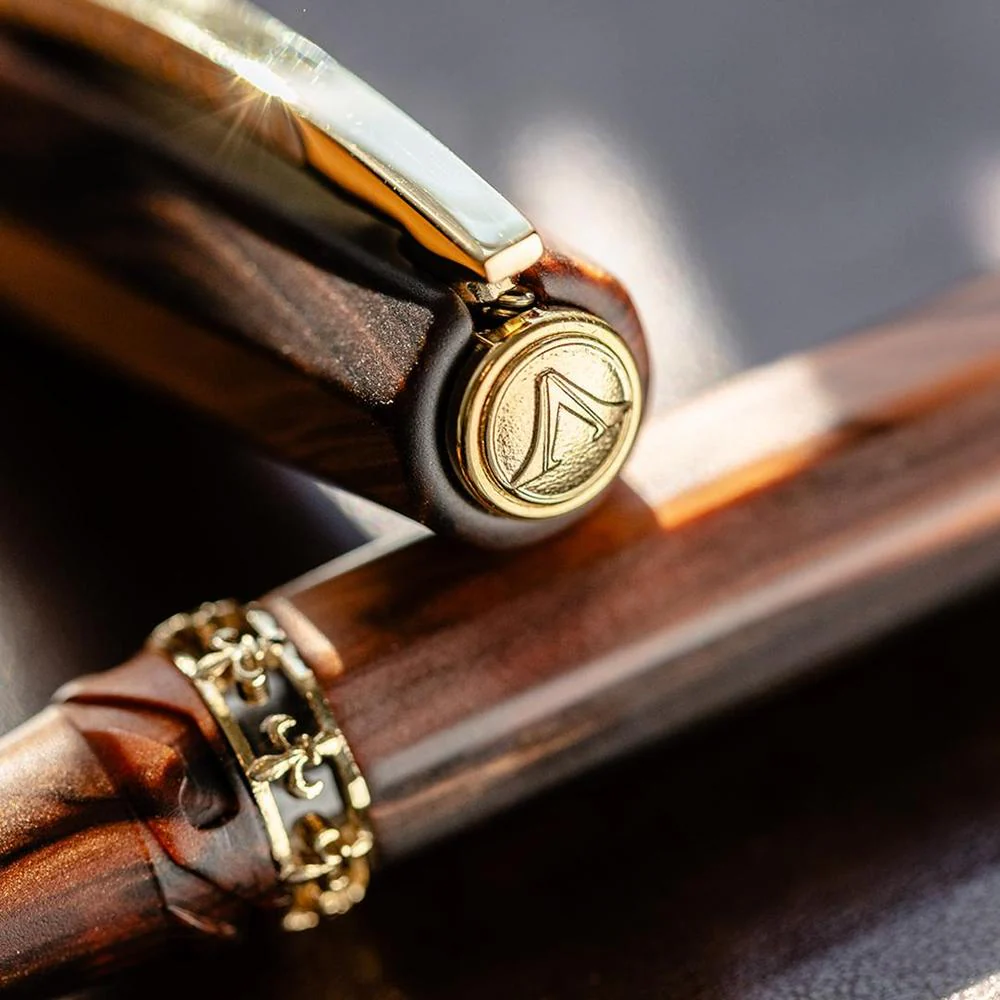 Visconti Fountain Pen - Medici Briarwood - Yellow Gold Trims - Image 8